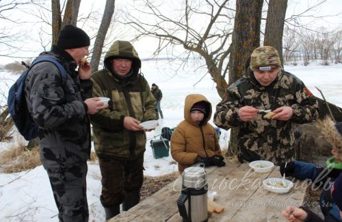 Аксубаевские рыбаки закрыли зимний сезон соревнованиями