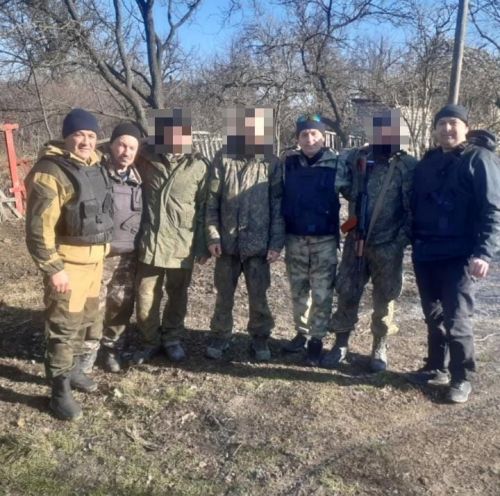 Аксубайлылар мобилизацияләнгән якташларга посылкалар, инвалид коляскалары һәм госпиталь өчен урын-җир әйберләре алып бардылар