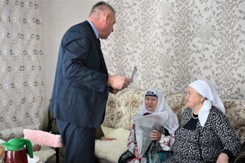 Треть своей жизни юбиляр помогала осуществлять медицинское обслуживание сельчан