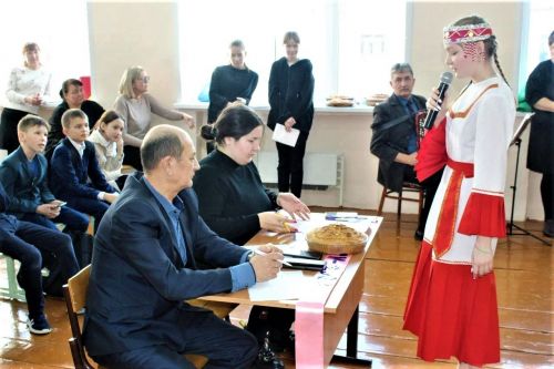 В Аксубаевском районе в стенах школы определили кто красивей и умней