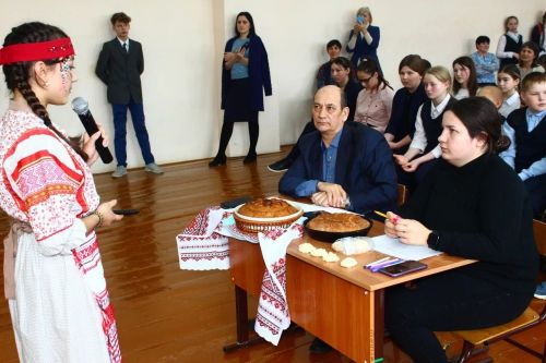 В Аксубаевском районе в стенах школы определили кто красивей и умней