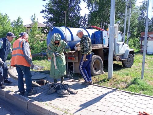 Районның коммуналь хуҗалык хезмәткәрләре километрларга сузылган су үткәргечләргә һәм канализация челтәрләренә хезмәт күрсәтәләр.