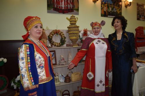 Иске Ильдеряк осталары кәгазьдән эшләнгән әйберләрдән торган күргәзмә оештырдылар