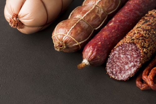 Как самостоятельно сделать бюджетную колбасу без оболочки: вкусно и просто