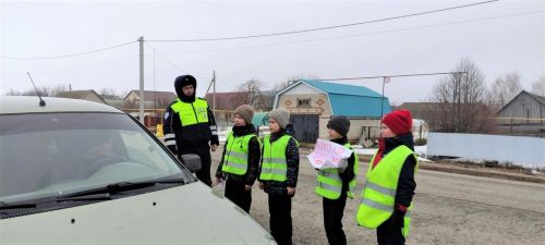 Аксубай мәктәпләре укучылары язгы каникулларны коралланып каршы алдылар