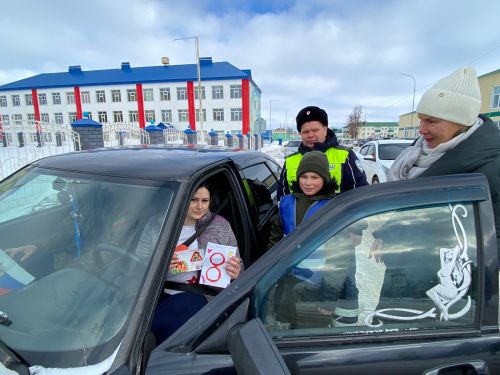 Яшь юл хәрәкәте инспекторлары Аксубай автоледиларын котладылар