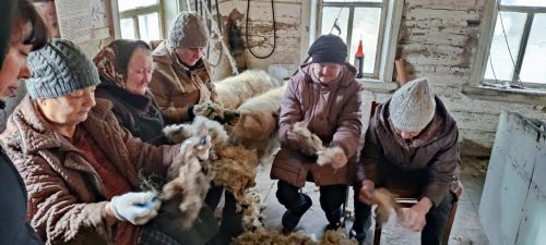 Теплые носки, масксети и лапша для мобилизованных хранят тепло материнских рук