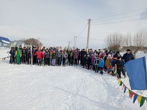 В Аксубаевском районе на лыжне состязались школьники, учителя и муниципалы
