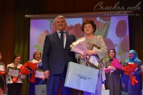 Аксубайда Халыкара хатын-кызлар көне алдыннан Ватанны саклаучыларның әниләрен һәм хатыннарын хөрмәтләделәр