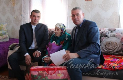 Үсмер кызлар, яңгыр астында эремәсен өчен, тоз капчыкларын гәүдәләре белән каплап торганнар