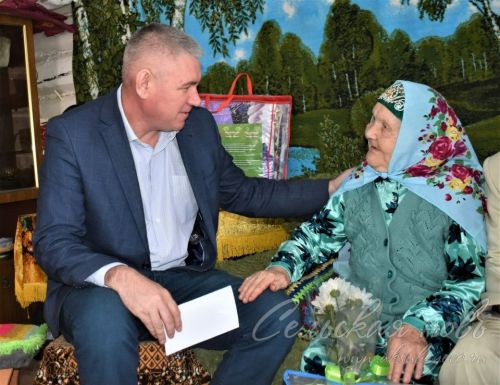 Аксубай ветераны хезмәт елларында колхоз бакчасында җиләк һәм кәбестә үстергән