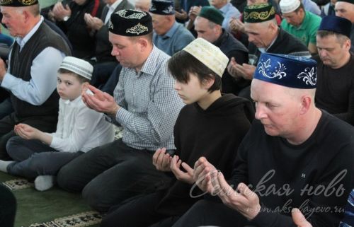 Аксубай районы мәчетләрендә Ураза гаете уңаеннан бәйрәм гыйбадәтләре узды