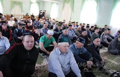 Аксубай районы мәчетләрендә Ураза гаете уңаеннан бәйрәм гыйбадәтләре узды