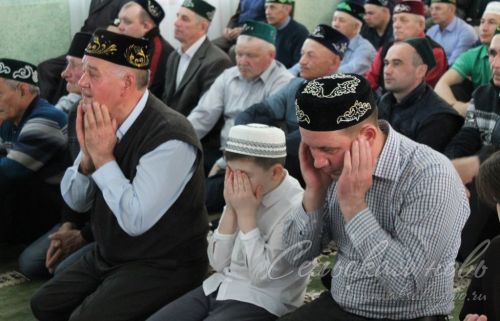 Аксубай районы мәчетләрендә Ураза гаете уңаеннан бәйрәм гыйбадәтләре узды