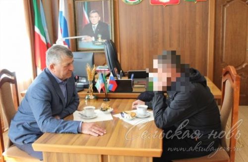 Аксубай районы башлыгы махсус хәрби операция зонасыннан ялга кайткан сугышчы белән очрашты