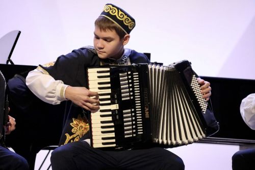 Аксубай үсмеренә Татарстан флагын алып баруны ышанып тапшырдылар