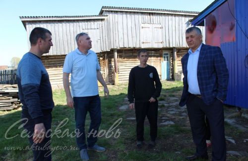 Аксубай районы башлыгы янгыннан зыян күргән гаиләнең хәлен белде