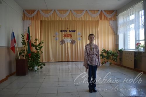 Авыл мәктәбендә бәйрәмне чуаш мәгърифәтчесе Иван Яковлев истәлегенә багышладылар