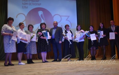 Аксубай районында мәгариф системасының иң яхшы хезмәткәрләрен хөрмәтләделәр