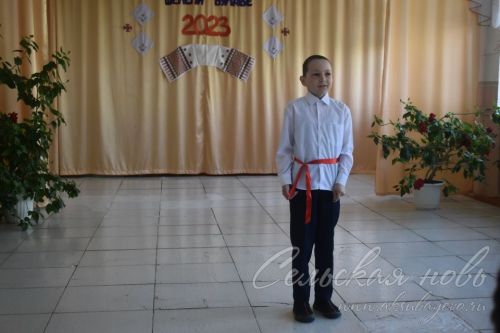 Авыл мәктәбендә бәйрәмне чуаш мәгърифәтчесе Иван Яковлев истәлегенә багышладылар