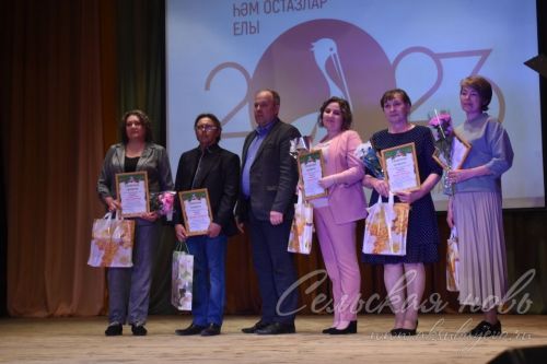 Аксубай районында мәгариф системасының иң яхшы хезмәткәрләрен хөрмәтләделәр