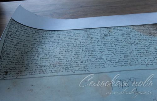 Аксубай туган якны өйрәнүчесе мәктәпкә тарихи карталар һәм документлар бүләк итте