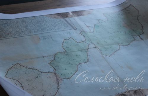 Аксубай туган якны өйрәнүчесе мәктәпкә тарихи карталар һәм документлар бүләк итте