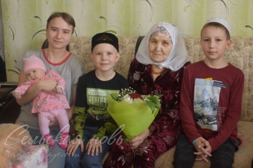 Яшь Нурания йокымсырап китеп, трактор тагылмасыннан җиргә егылып төшүдән курыккан