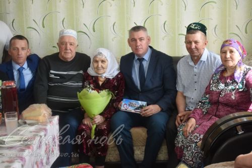Яшь Нурания йокымсырап китеп, трактор тагылмасыннан җиргә егылып төшүдән курыккан