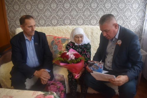 90-летняя труженица тыла гордится тем, что внук сегодня выполняет священный долг мужчины