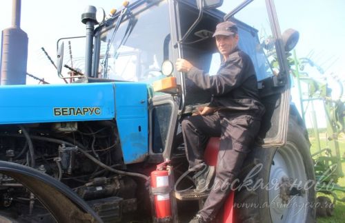 На аксубаевских полях трава подрастает, техника к ее уборке готова