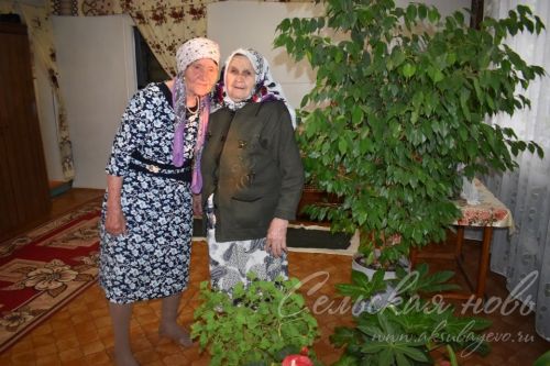 Минәфкәр, аның сеңлесе һәм энесе әниләренең төрмәдән кайтуын биш ел көтәләр
