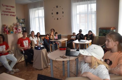 «Библиосумерки 2023» в Аксубаеве: флешмоб, опыты и Пушкин с Гоголем