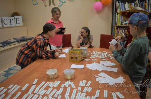 «Библиосумерки 2023» в Аксубаеве: флешмоб, опыты и Пушкин с Гоголем