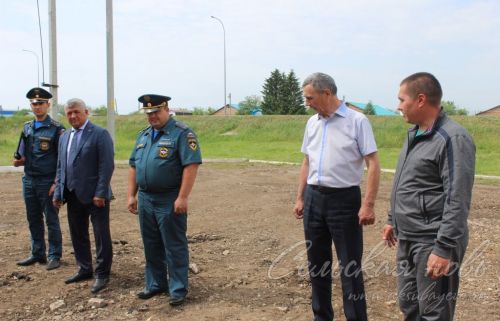 Күркәм традиция буенча янгын сүндерү җиңсәләреннән су белән коендырып озаттылар