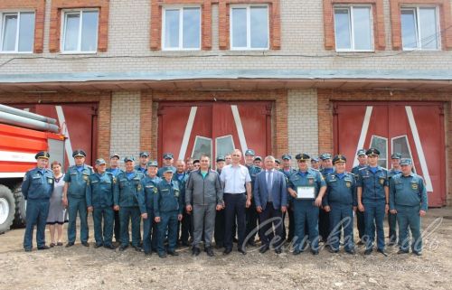 Күркәм традиция буенча янгын сүндерү җиңсәләреннән су белән коендырып озаттылар