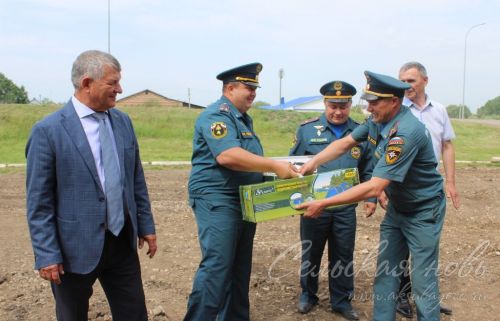 Күркәм традиция буенча янгын сүндерү җиңсәләреннән су белән коендырып озаттылар