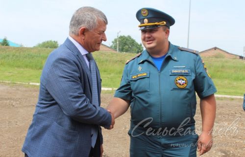 Күркәм традиция буенча янгын сүндерү җиңсәләреннән су белән коендырып озаттылар