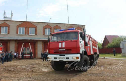 Күркәм традиция буенча янгын сүндерү җиңсәләреннән су белән коендырып озаттылар
