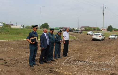 Күркәм традиция буенча янгын сүндерү җиңсәләреннән су белән коендырып озаттылар