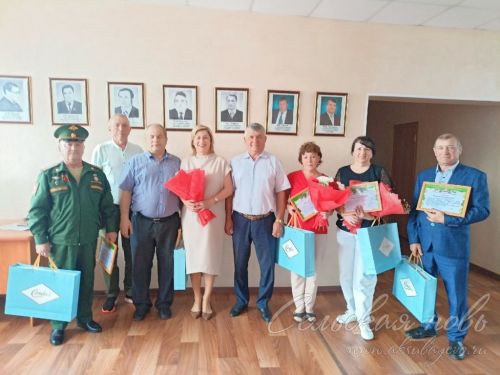 Аксубай районы башлыгы эшкуарларга бүләкләр тапшырды