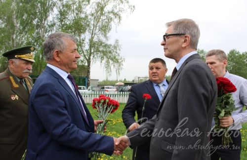 Яңа Ибрай авылында узган тантаналы чара Алмас Әдһәмов истәлегенә багышланды