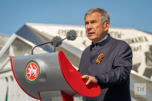 Минниханов на параде в Казани призвал Россиян оберегать славные традиции Победы