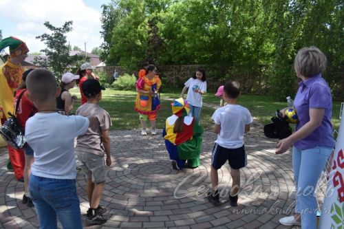 Балачак бәйрәме: җәйнең беренче көнендә шатлык һәм күңел ачу