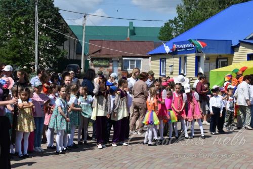 Балачак бәйрәме: җәйнең беренче көнендә шатлык һәм күңел ачу
