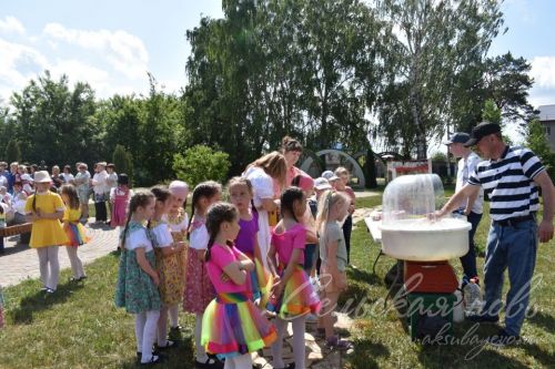 Балачак бәйрәме: җәйнең беренче көнендә шатлык һәм күңел ачу