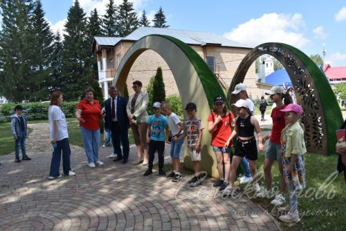 Балачак бәйрәме: җәйнең беренче көнендә шатлык һәм күңел ачу