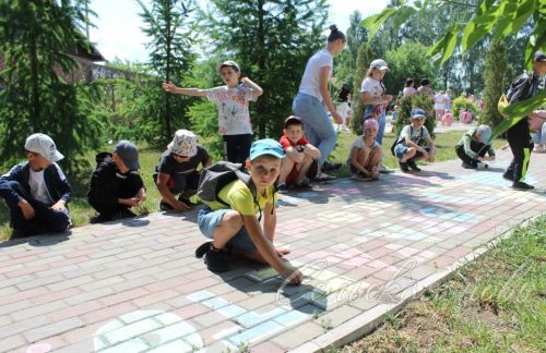 Балачак бәйрәме: җәйнең беренче көнендә шатлык һәм күңел ачу