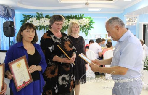 Аксубайда медицина хезмәткәрләрен хөрмәтләделәр