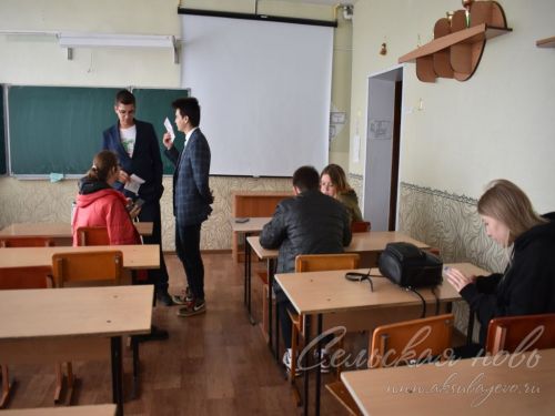 Районның урта белем бирү мәктәпләрен тәмамлаучылар соңгы имтиханны – информатика һәм ИКТ тапшырдылар